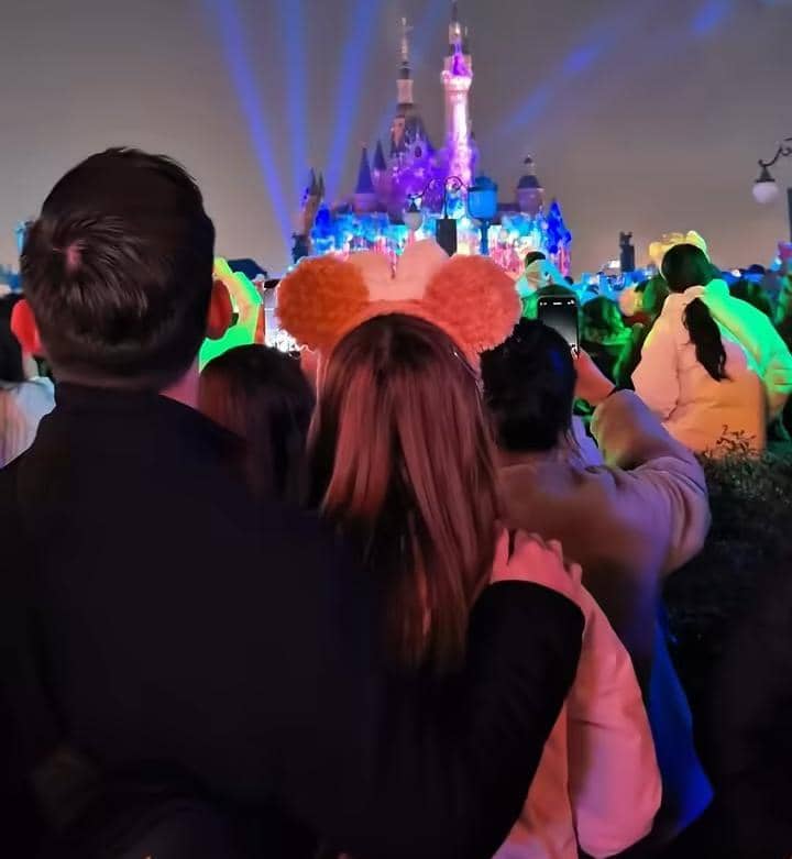 Fani MCI dan Jerry MCI liburan di Disneyland