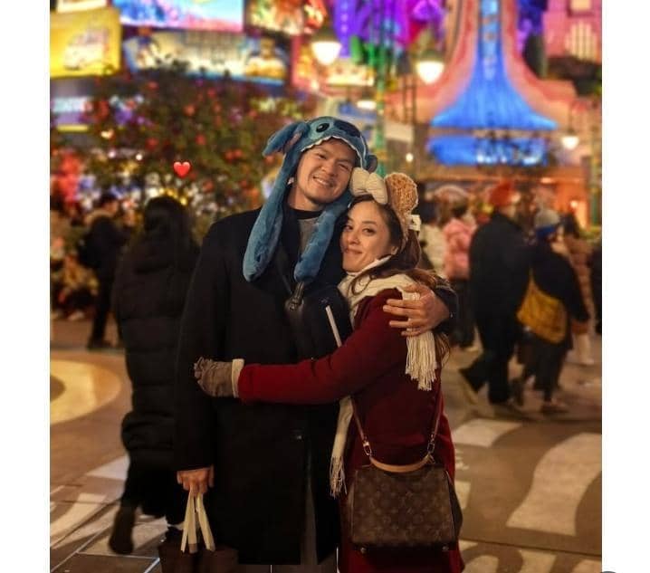 Fani MCI dan Jerry MCI liburan di Disneyland