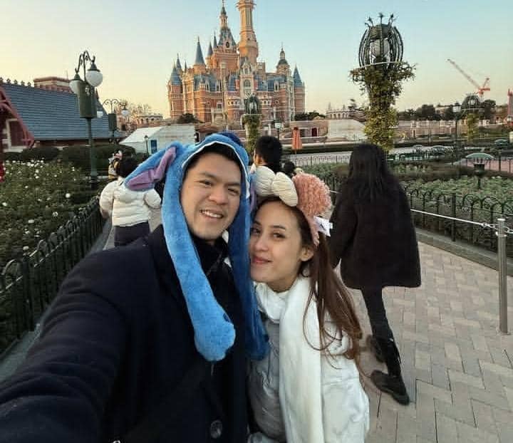 Fani MCI dan Jerry MCI liburan di Disneyland