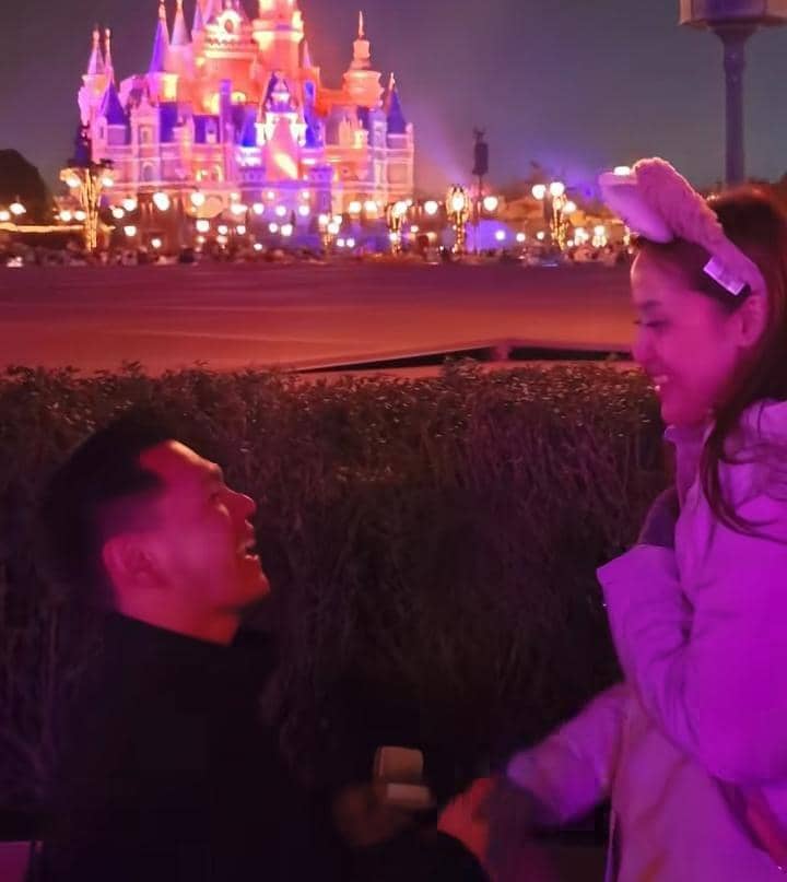 Fani MCI dan Jerry MCI liburan di Disneyland