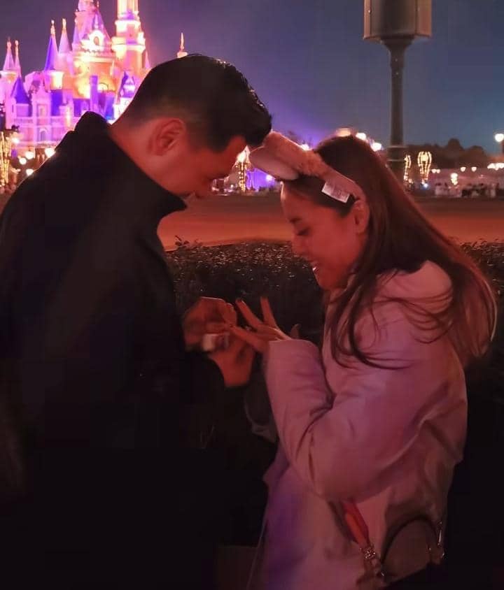 Fani MCI dan Jerry MCI liburan di Disneyland