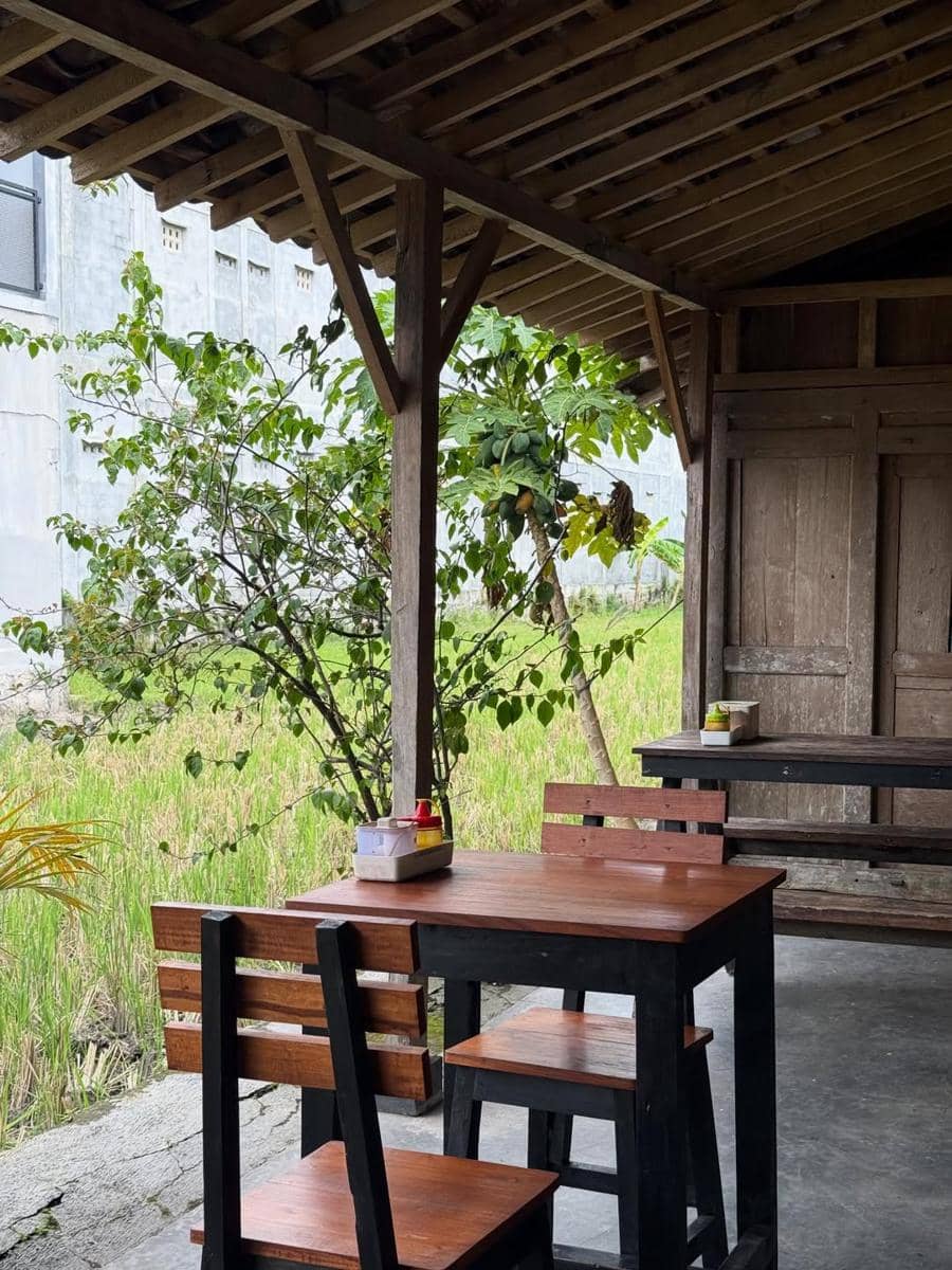 Amanda Rawles liburan ke Yogyakarta