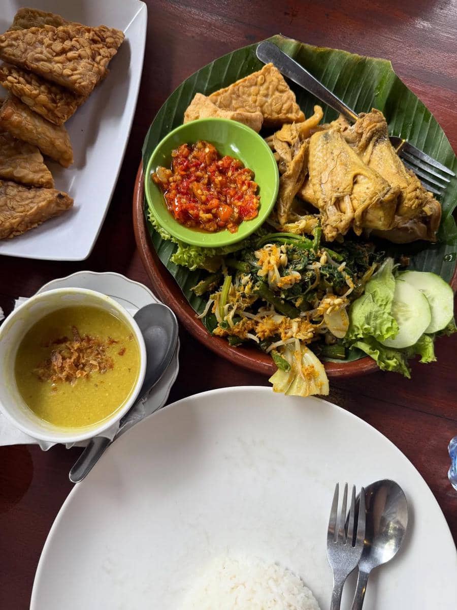 Amanda Rawles liburan ke Yogyakarta