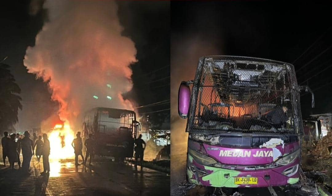 Kondisi Bus Medan Jaya yang terbakar di depan Polres Muratara. (Dok. Polres Muratara)