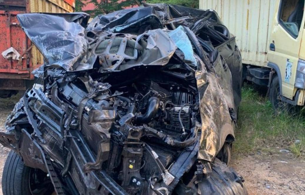 Mobil yang dikendarai Kalapas Pagar Alam dan 2 CPNS saat kecelakaan di Tol Prabumulih. (Dok. IDN Times)