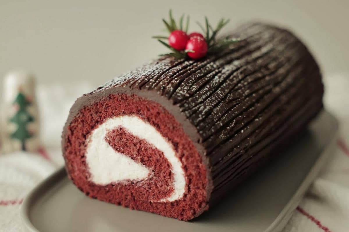 kue yule log red velvet