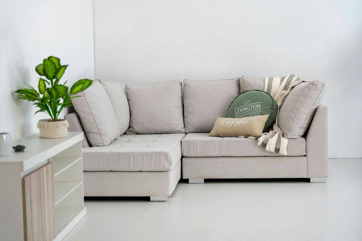 ilustrasi sofa terlalu menempel ke dinding