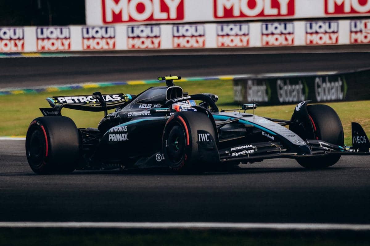 ilustrasi pembalap Mercedes di Formula 1