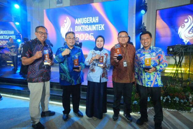 Unila berhasil borong 7 penghargaan di ajang penghargaan tahunan Anugerah Diktisaintek 2025 kategori PTN-BLU yang diselenggarakan Kementerian Pendidikan Tinggi, Sains, dan Teknologi (Kemdiktisaintek)