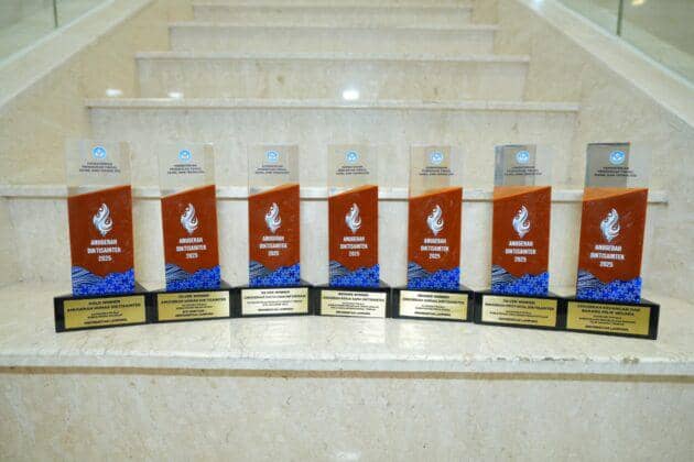 Unila berhasil borong 7 penghargaan di ajang penghargaan tahunan Anugerah Diktisaintek 2025 kategori PTN-BLU yang diselenggarakan Kementerian Pendidikan Tinggi, Sains, dan Teknologi (Kemdiktisaintek)