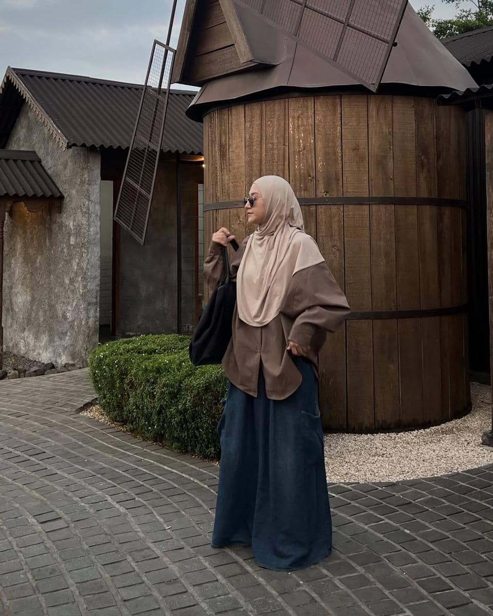 inspirasi smart casual outfit ala Nisa Cookie