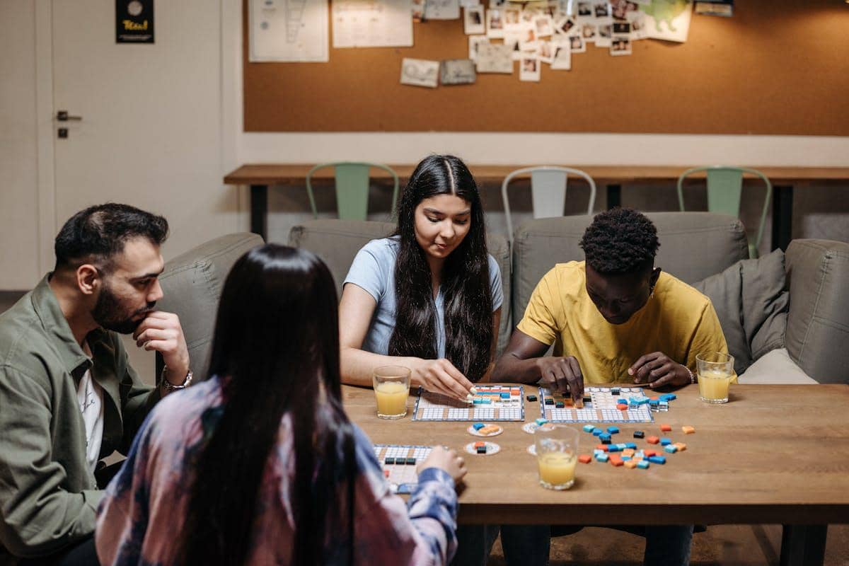 ilustrasi board games yang seru dimainkan saat akhir tahun
