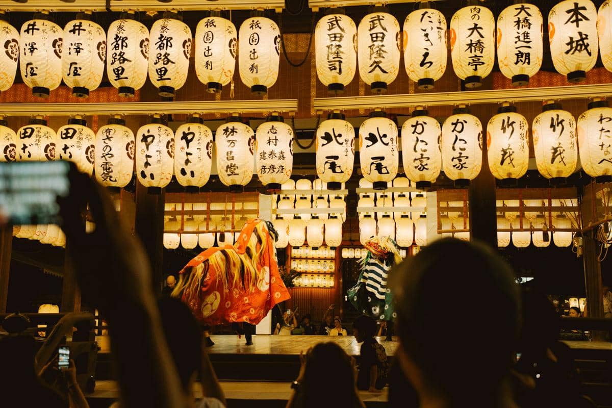 Bahasa sebagai alat identitas sosial