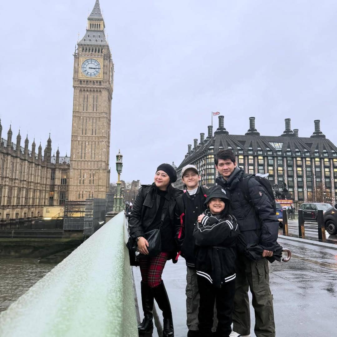 Keluarga Audy Item jalan-jalan di sekitar Big Ben London