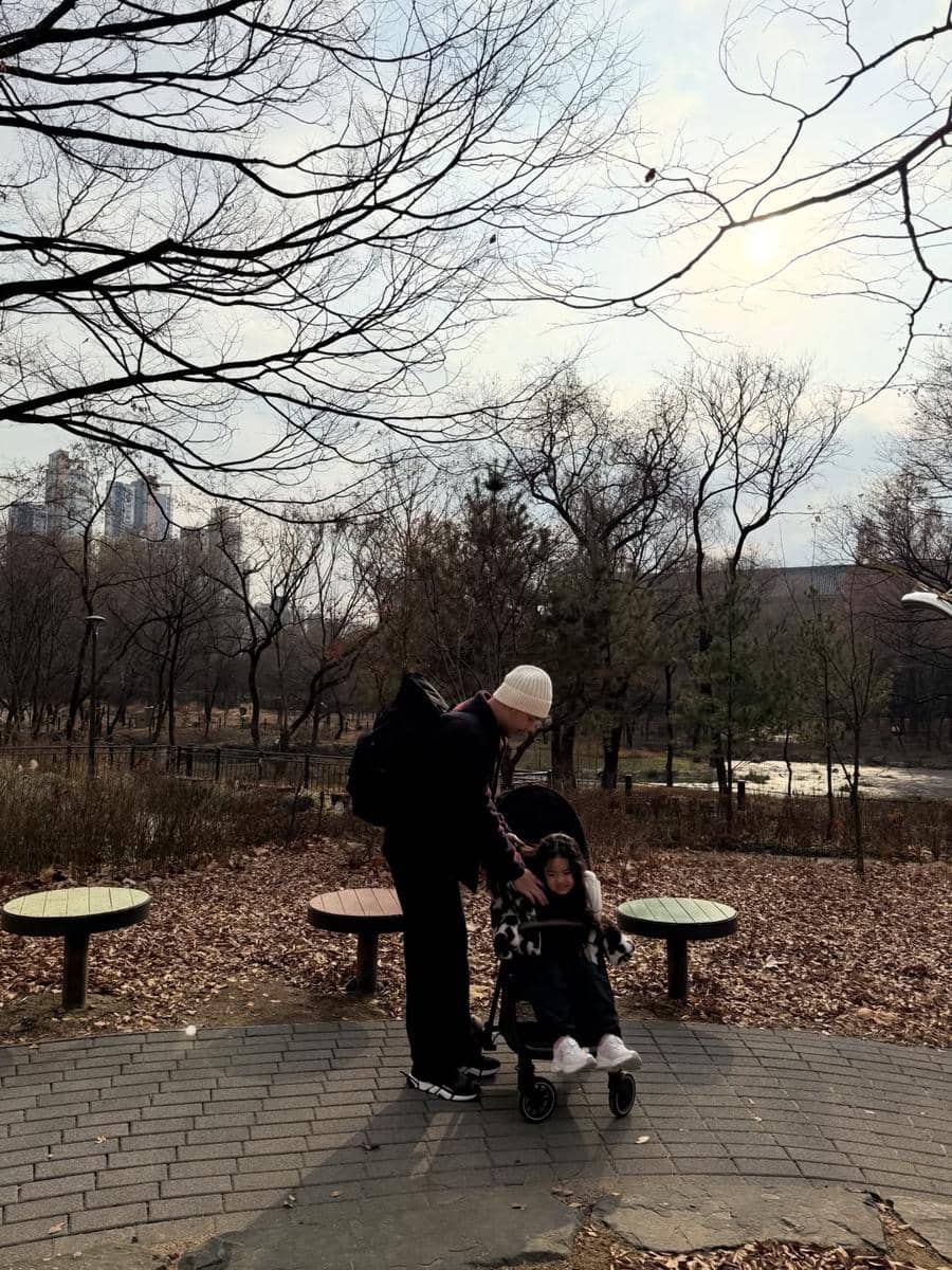 Krisjiana dan Xarena jalan-jalan berdua di Seoul