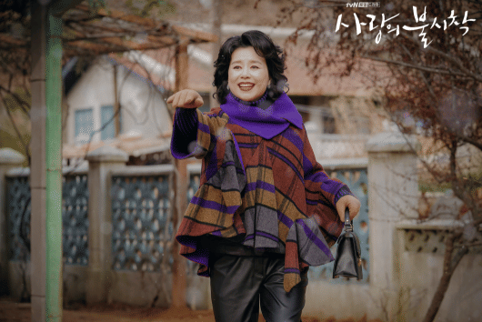 cuplikan drama Crash Landing On You