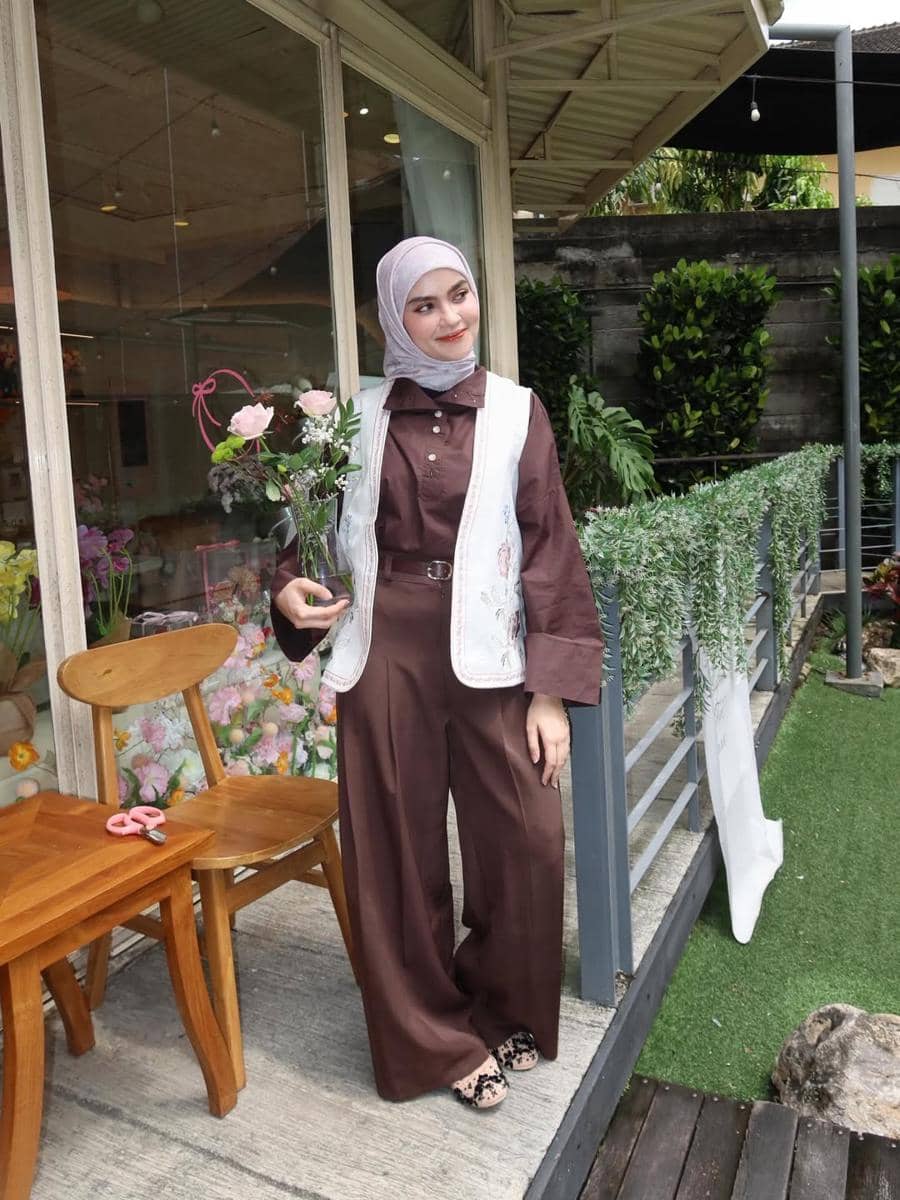 Inspirasi outfit ala Helwa Basheel