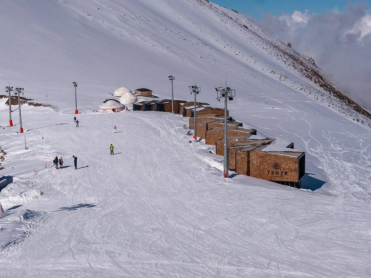 ilustrasi akomodasi musim dingin di Almaty