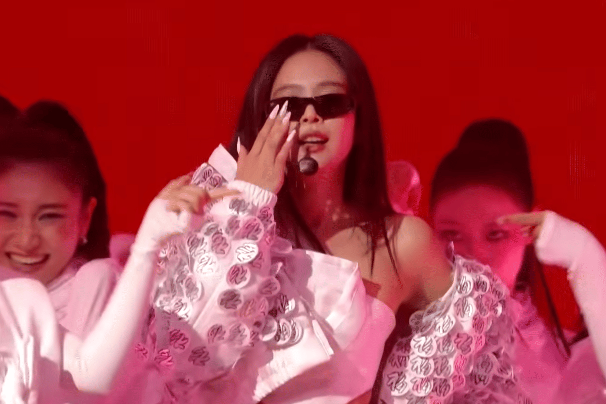 potret Jennie di Melon Music Awards 2025 (youtube.com/1theK)