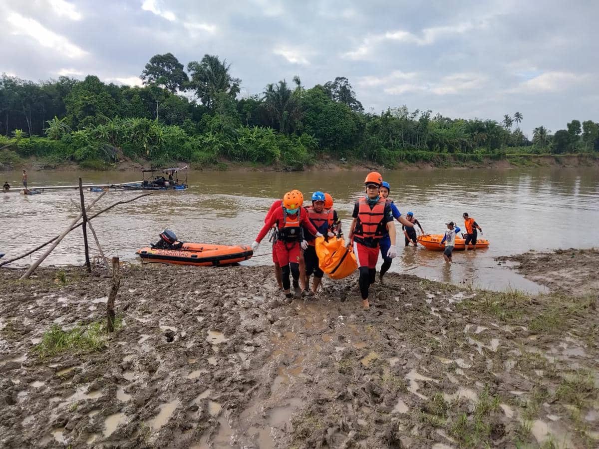 Operasi SAR pencarian orang hilang di aliran Sungai Lematang Muara Enim (Dok: Kantor SAR Palembang)