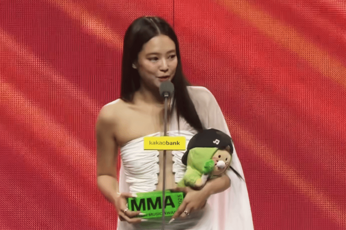 Jennie di Melon Music Awards 2025 (youtube.com/1theK)