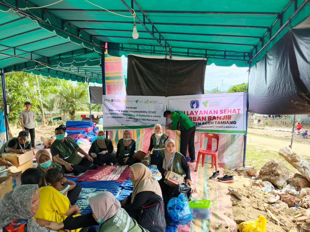 RSU Sufina Aziz Medan bersama Dompet Dhuafa Waspada menggelar program pengobatan gratis bagi warga terdampak banjir bandang di Kabupaten Aceh Tamiang, Jumat (19/12/2025). (dok.DD Waspada)