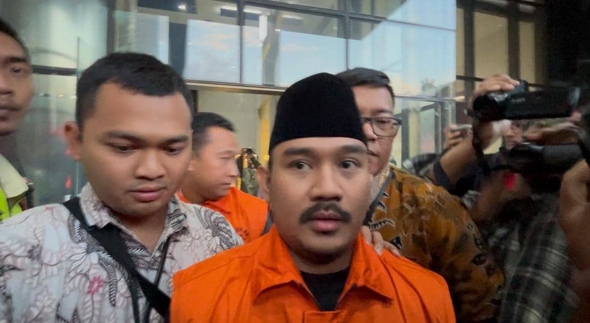 Bupati Bekasi Ade Kuswara Kunang