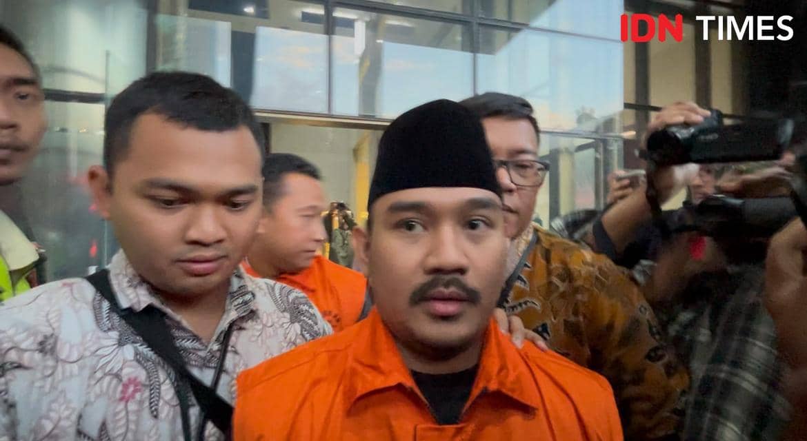 Bupati Bekasi Ade Kuswara Kunang