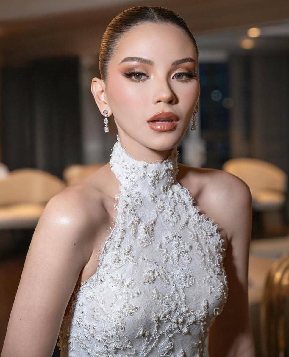 HOLLYWOOD GLAM @alyssadaguise 💫🌟..JOVANA EARRING by @wandahouseofjewels @wandaponika Dress by .jpg