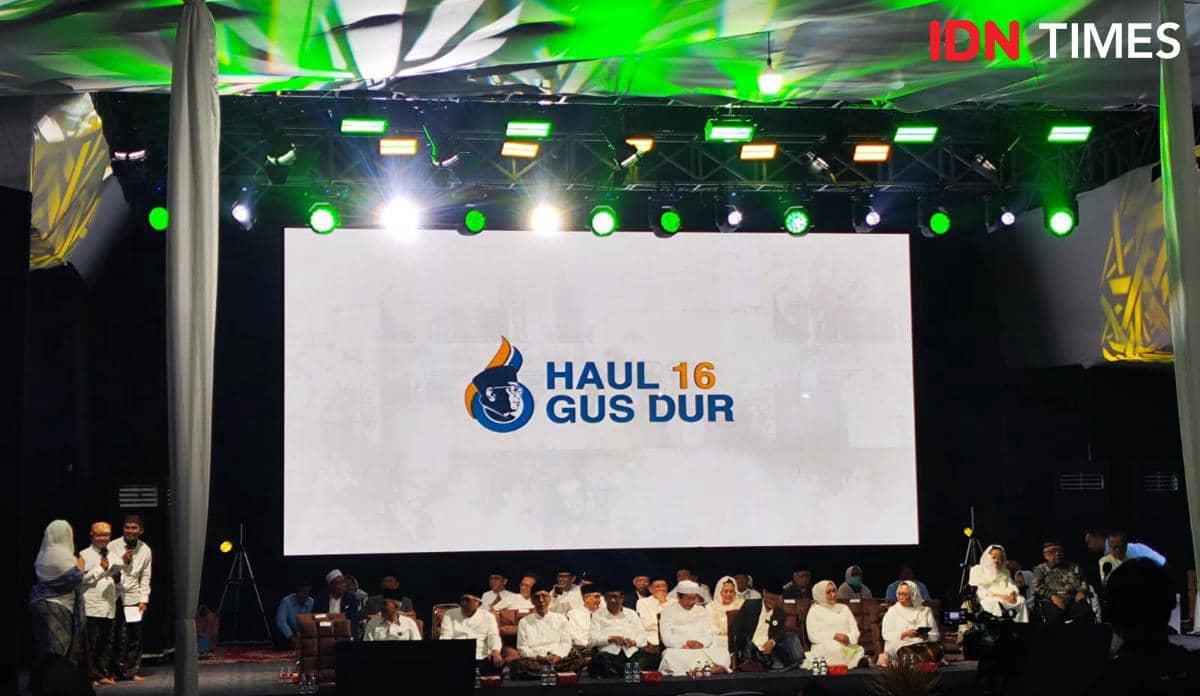 Haul ke-16 Presiden Keempat RI, Abdurrahman Wahid (Gus Dur) 2025 mengangkat tema "Dari Rakyat, Oleh Rakyat, dan Untuk Rakyat" digelar di kediaman Gus Dur, Ciganjur, Jakarta Selatan, pada Sabtu (20/12/2025) malam (IDN Times/Yosafat Diva Bayu Wisesa)