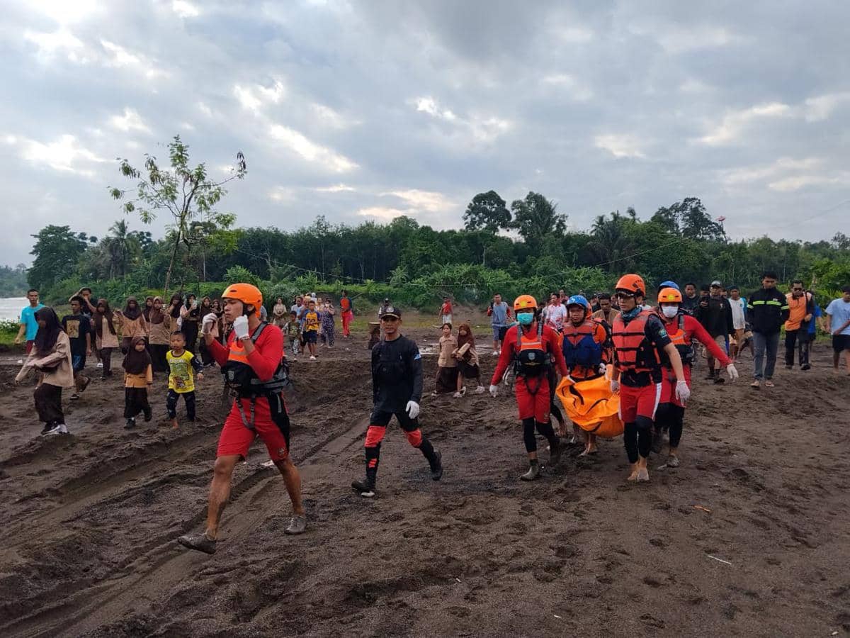 Operasi SAR pencarian orang hilang di aliran Sungai Lematang Muara Enim (Dok: Kantor SAR Palembang)