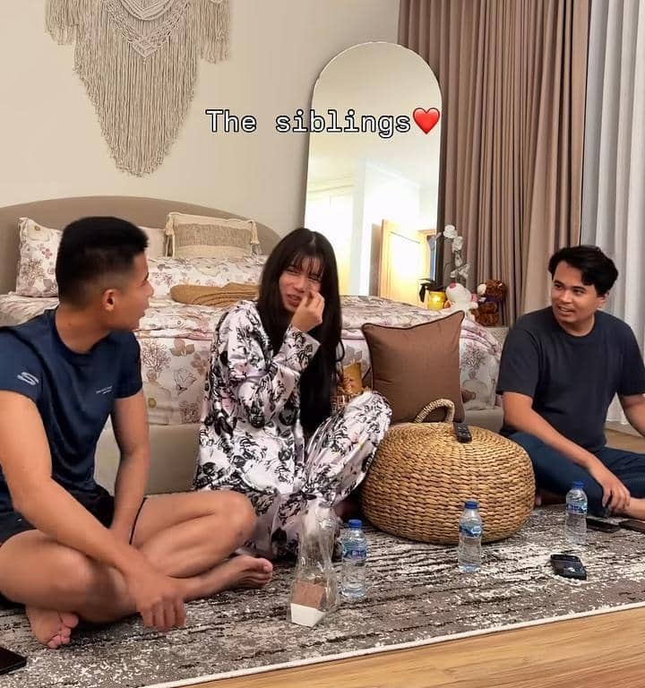 kebersamaan Sabrina Chairunnisa dan saudara setelah bercerai