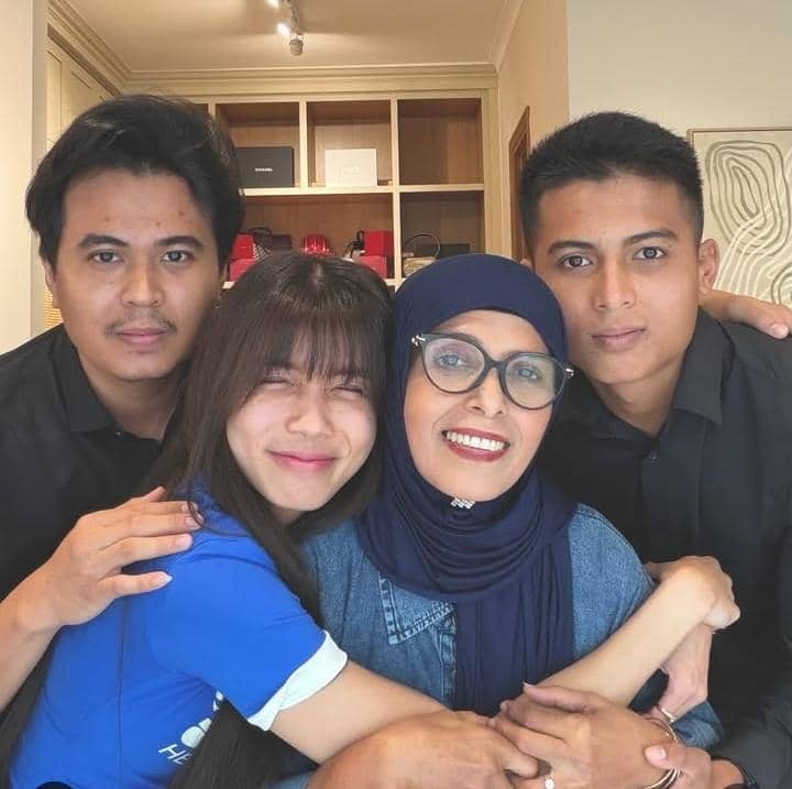 kebersamaan Sabrina Chairunnisa dan saudara setelah bercerai