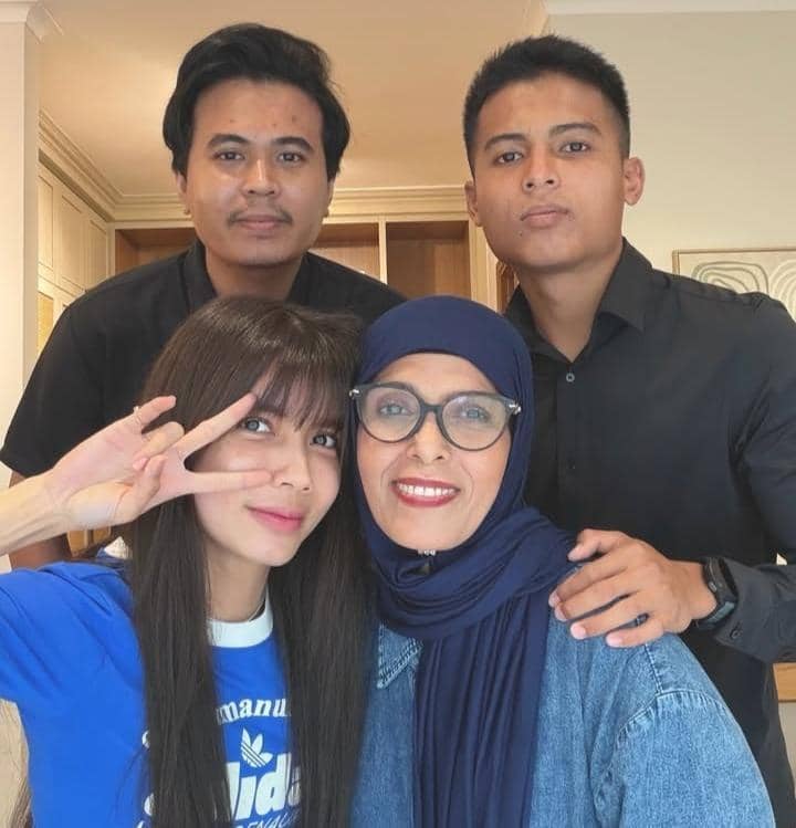 kebersamaan Sabrina Chairunnisa dan saudara setelah bercerai