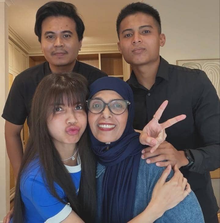 kebersamaan Sabrina Chairunnisa dan saudara setelah bercerai