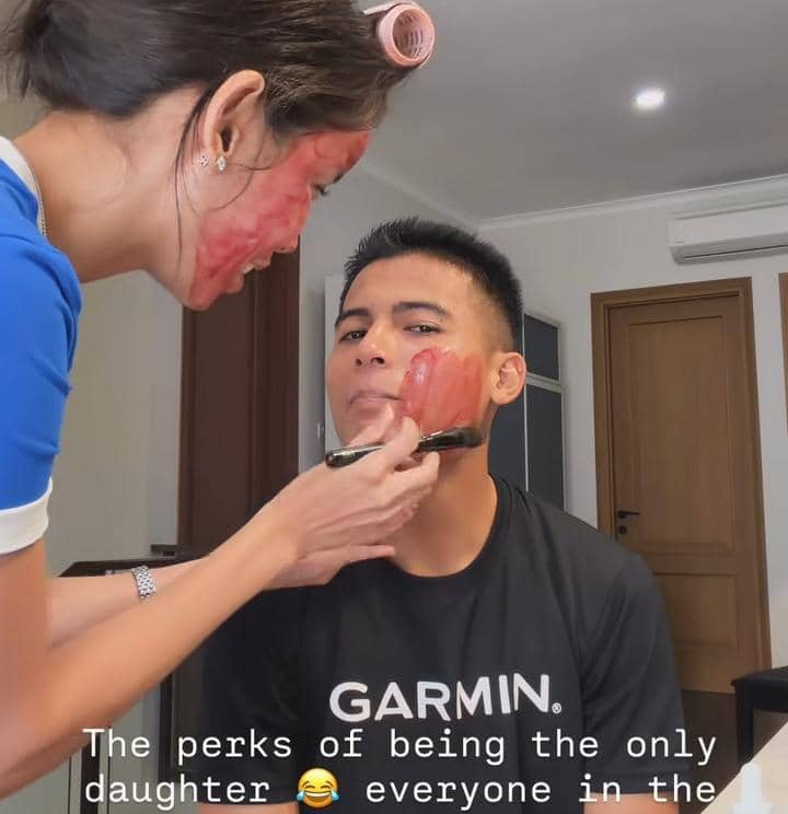 kebersamaan Sabrina Chairunnisa dan saudara setelah bercerai