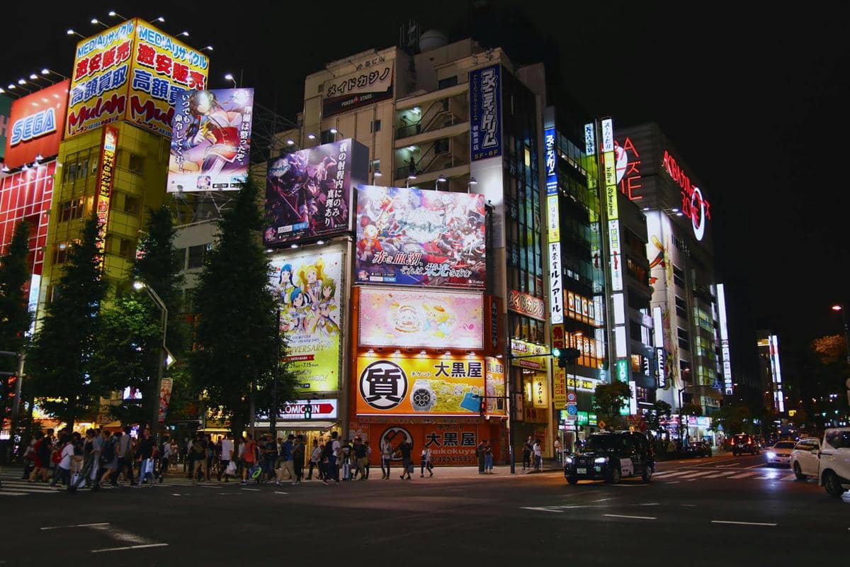 ilustrasi Akihabara saat malam hari