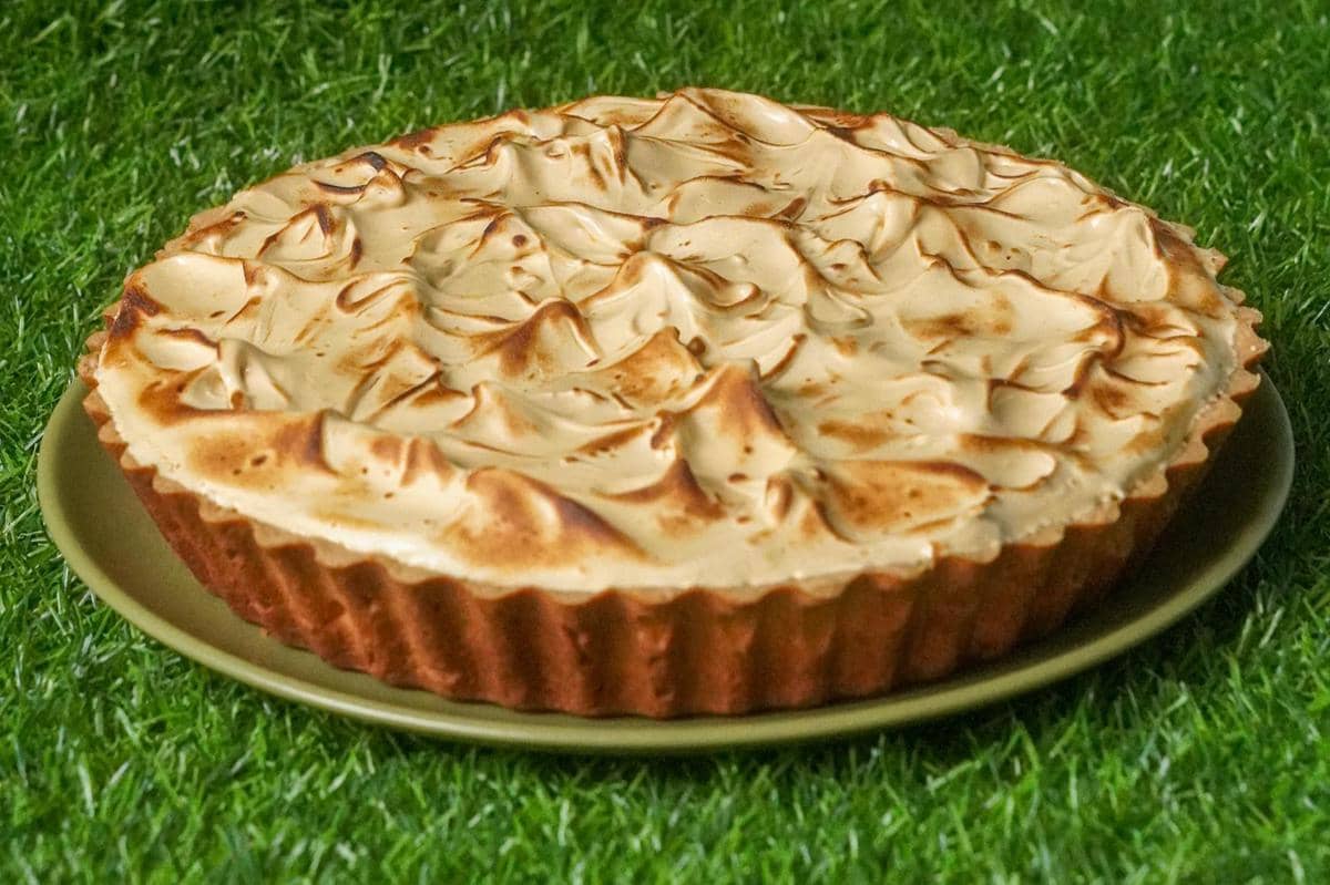 ilustrasi lemon meringue pie