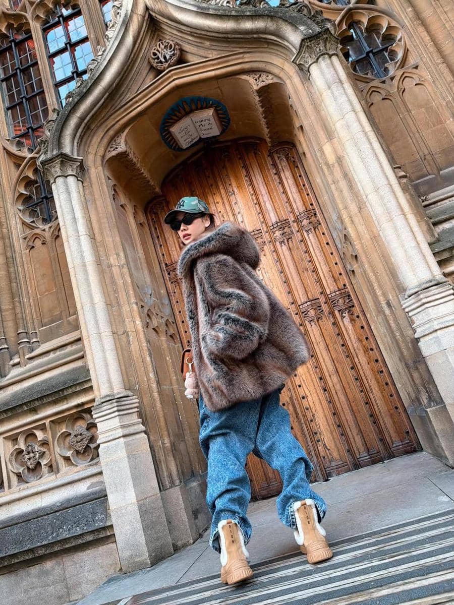 BCL dan suami berkeliling di sekitar kampus Oxford