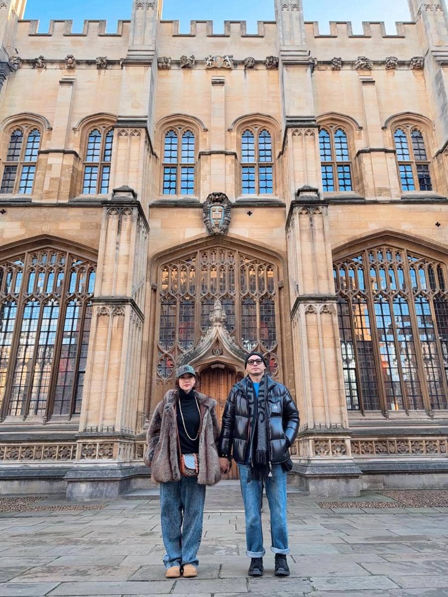 BCL dan suami berkeliling di sekitar kampus Oxford