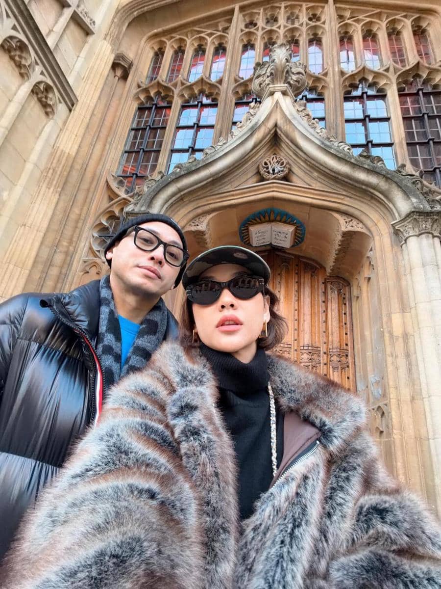 BCL dan suami berkeliling di sekitar kampus Oxford