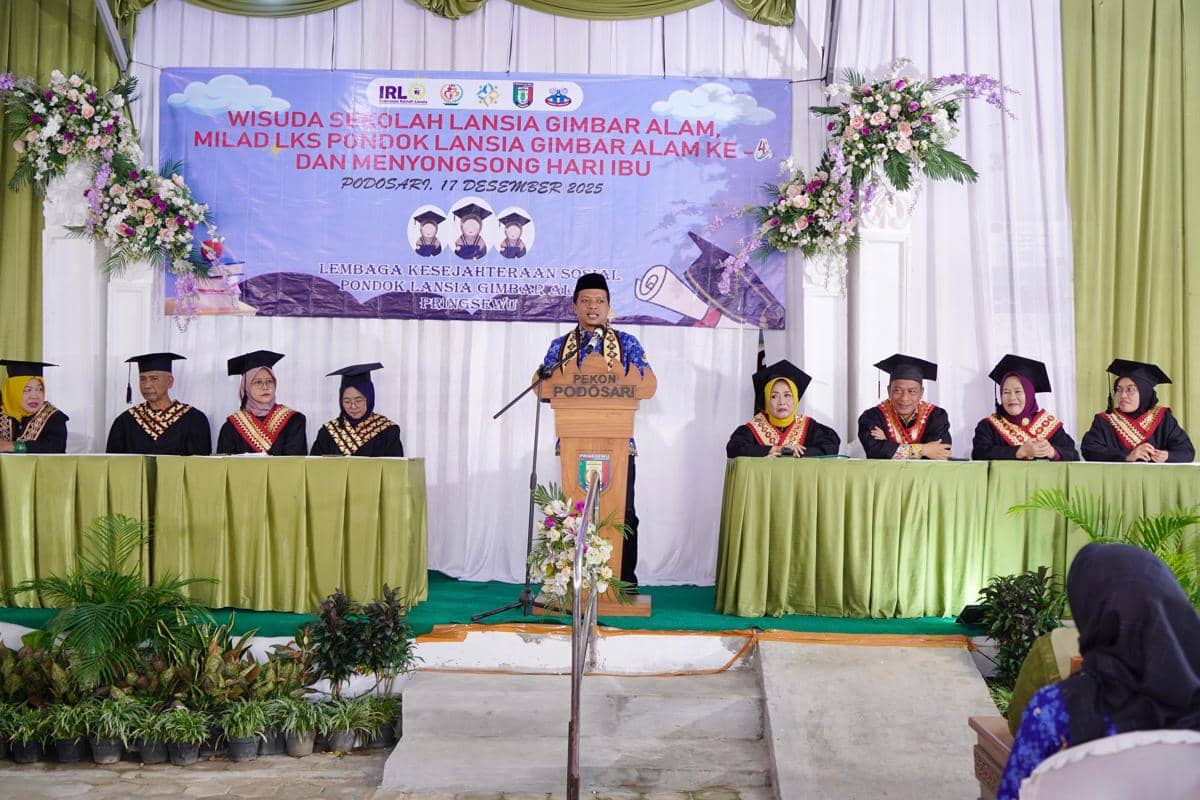 Perayaan Wisuda Lansia di Lembaga Kesejahteraan Sosial (LKS) Pondok Lansia Gimbar Alam
