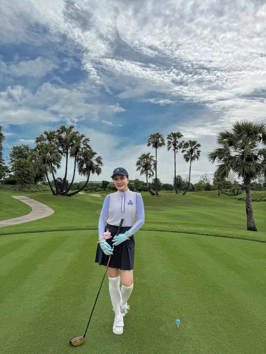 inspirasi gaya outfit golf ala Shandy Aulia 