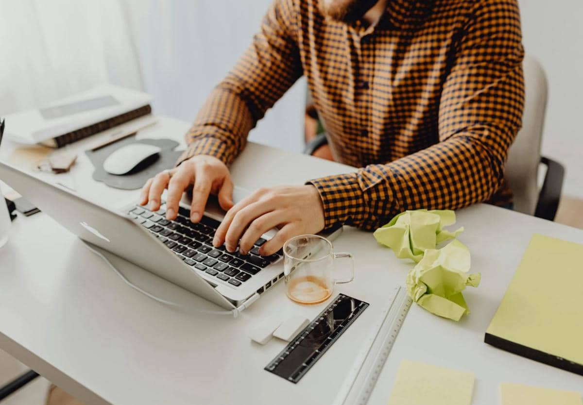 Ilustrasi pekerjaan menulis 