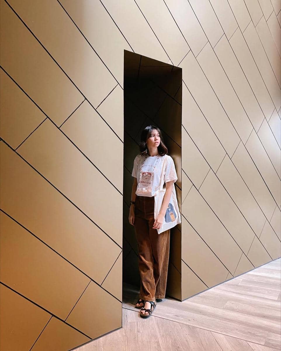 ide OOTD smart casual buat ngantor ala Yuki Kato