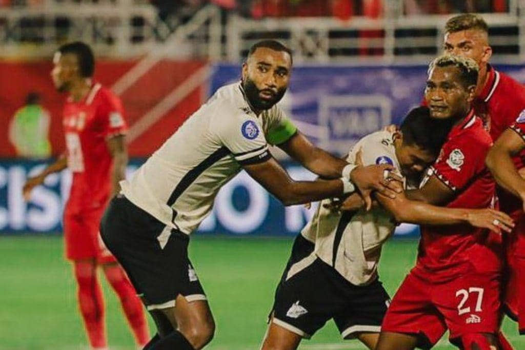 Malut United versus PSM Makassar pada musim 2024/2025.