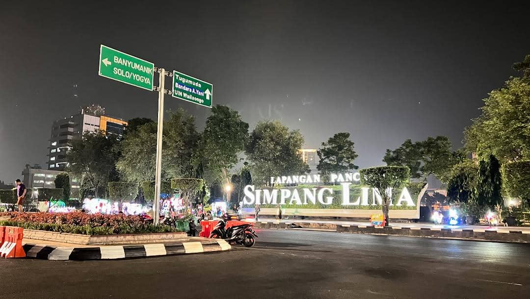 ilustrasi simpang lima