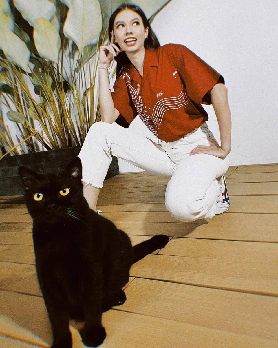 ide OOTD smart casual buat ngantor ala Yuki Kato