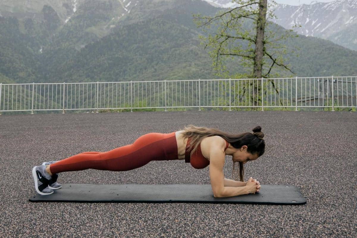 ilustrasi plank (pexels.com/Anastasia Shuraeva)