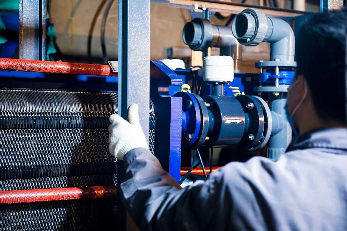 ilustrasi maintenance technician